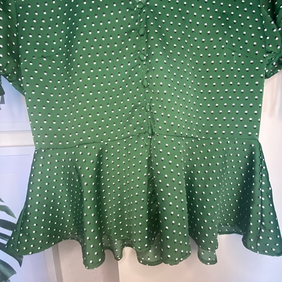 Who What Wear Green Polkadot Short Sleeve Top - Picture 3 of 7